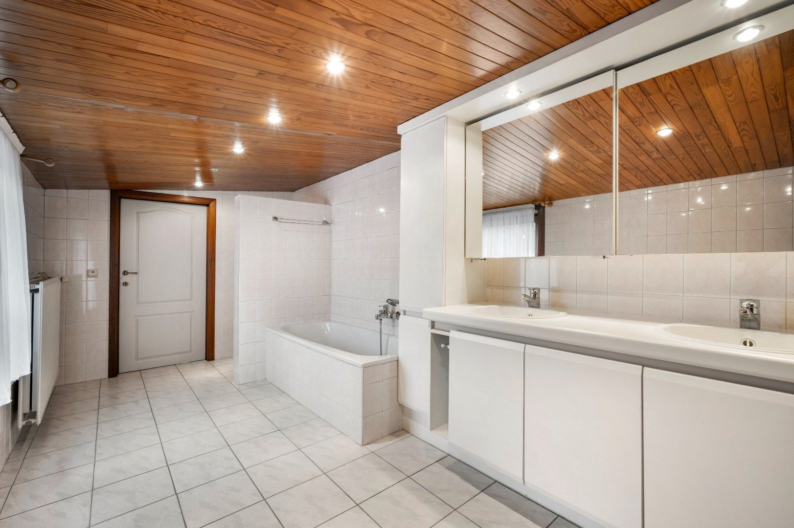 Verrassend ruime woning met 2 slaapkamers en gezellige tuin. foto 6