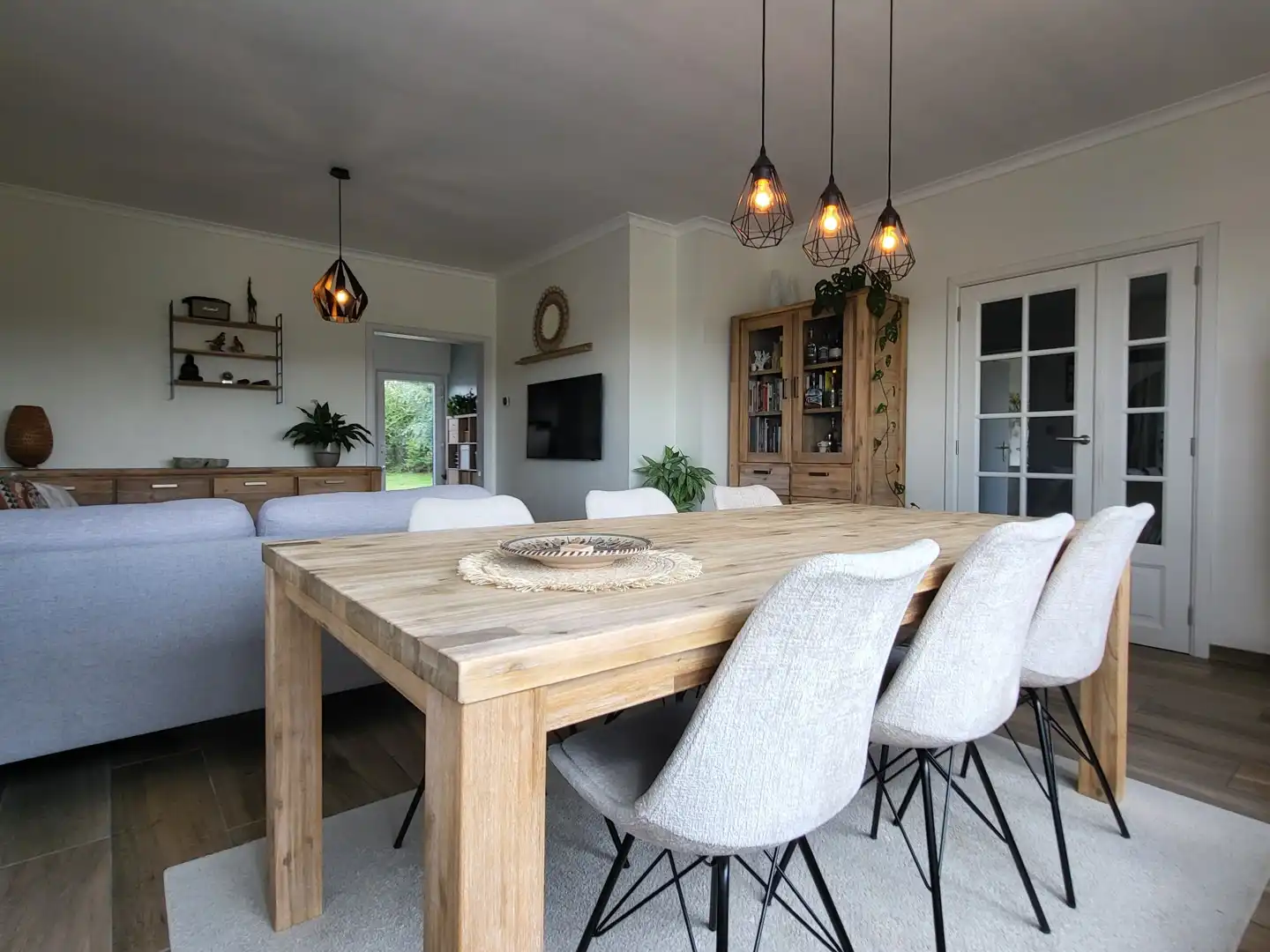 In een landelijke omgeving bevindt zich deze grondig gerenoveerde woning op een mooi perceel van 1.102 m². foto 11