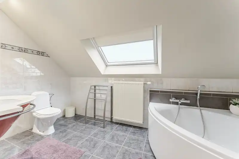 Roeselare-Gits. Opportuniteit aan de Bruggesteenweg gelegen. RUIME LUXE VILLA MET KANTOOR & MAGAZIJN , 4 slaapkamers, uiterst commercieel en zichtbaar. Recent vernieuwd ! foto 19
