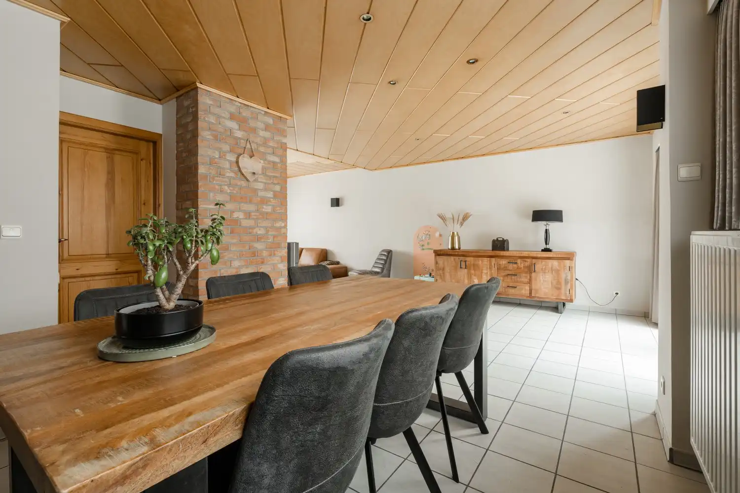 Instapklare  gezinswoning op ruim hoekperceel van 784 m² foto 7