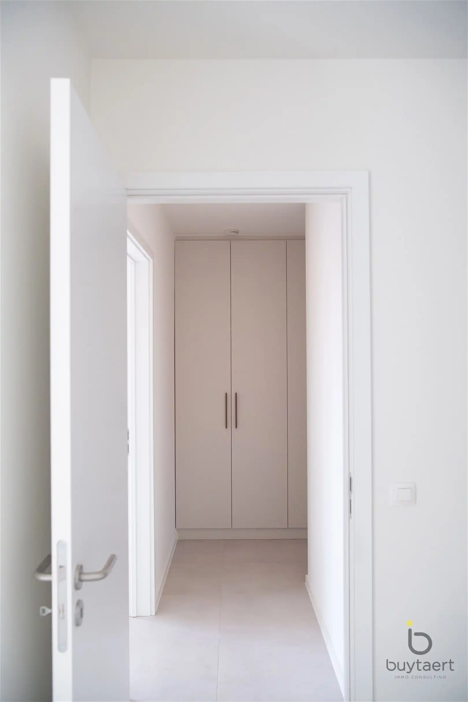 Nieuwbouw gelijkvloers appartement met twee slaapkamers, een tuin en een garage. foto 23