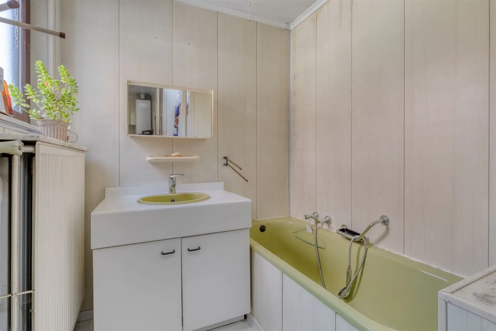 Te renoveren woning met 4 slaapkamers foto 13