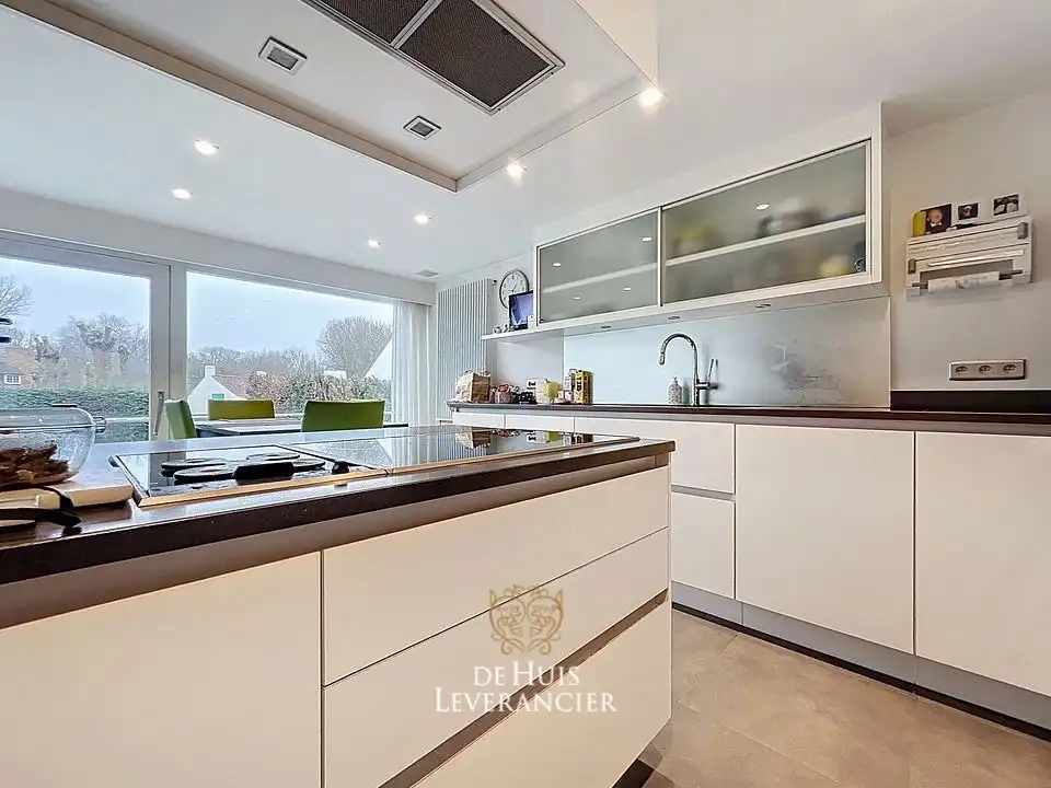 Elegante laagbouwvilla waar discrete rust, moderne uitstraling en standing versmelten in het 'Zoute' van Sint-Idesbald te koop foto 26