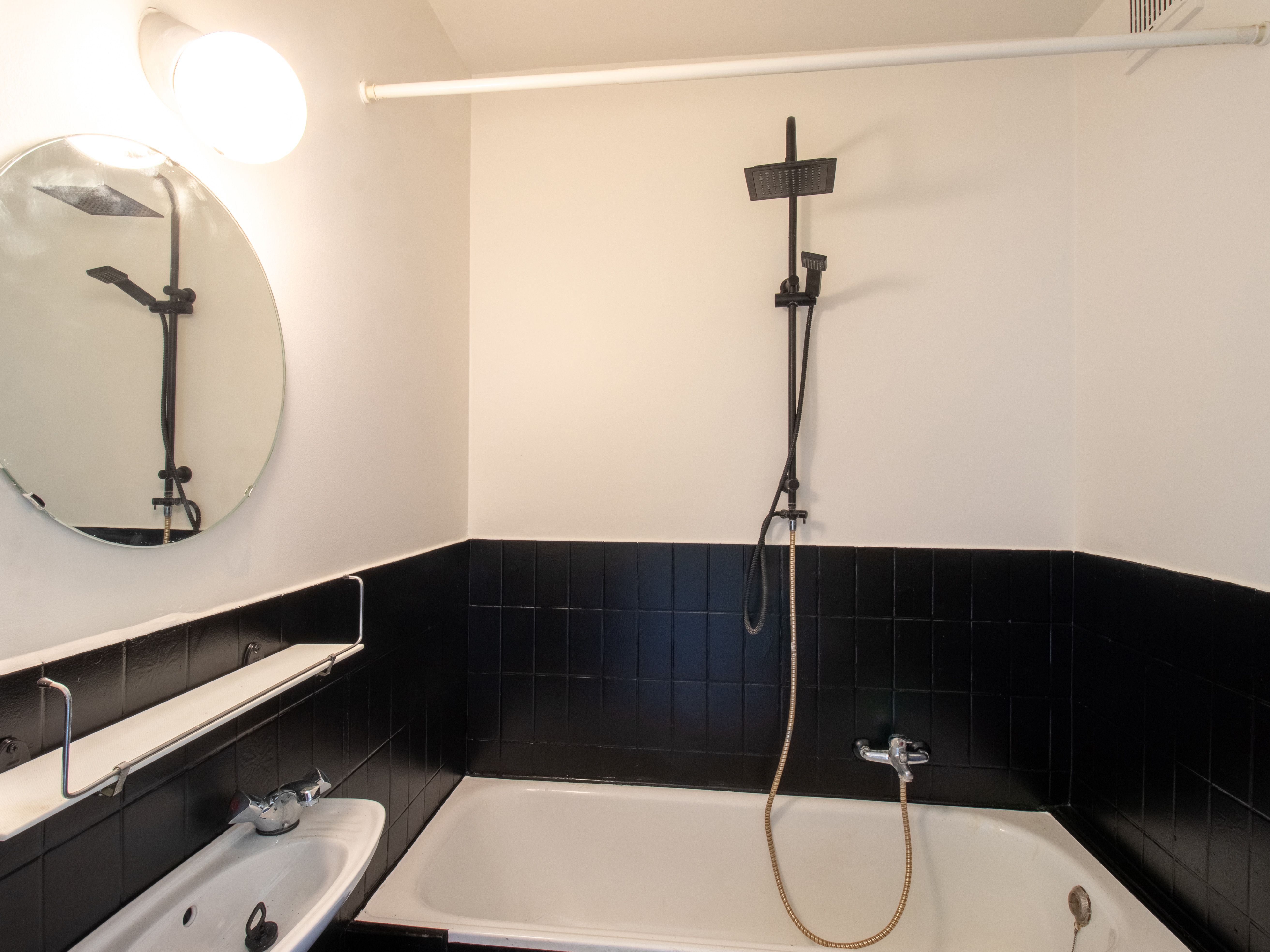 Ruim 2 slaapkamer appartement met garage en zicht op water foto 12