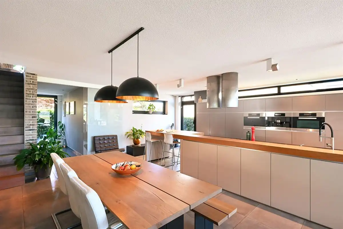 Moderne gezinswoning met zwembad, home office en prachtig uitzicht foto 11