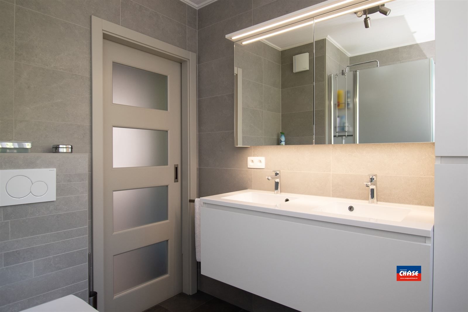 Prachtige bel-étage met drie slaapkamers!  foto 13