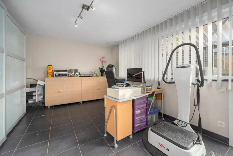 Roeselare-Centrum – Luxueus appartement met commerciële mogelijkheid foto 14