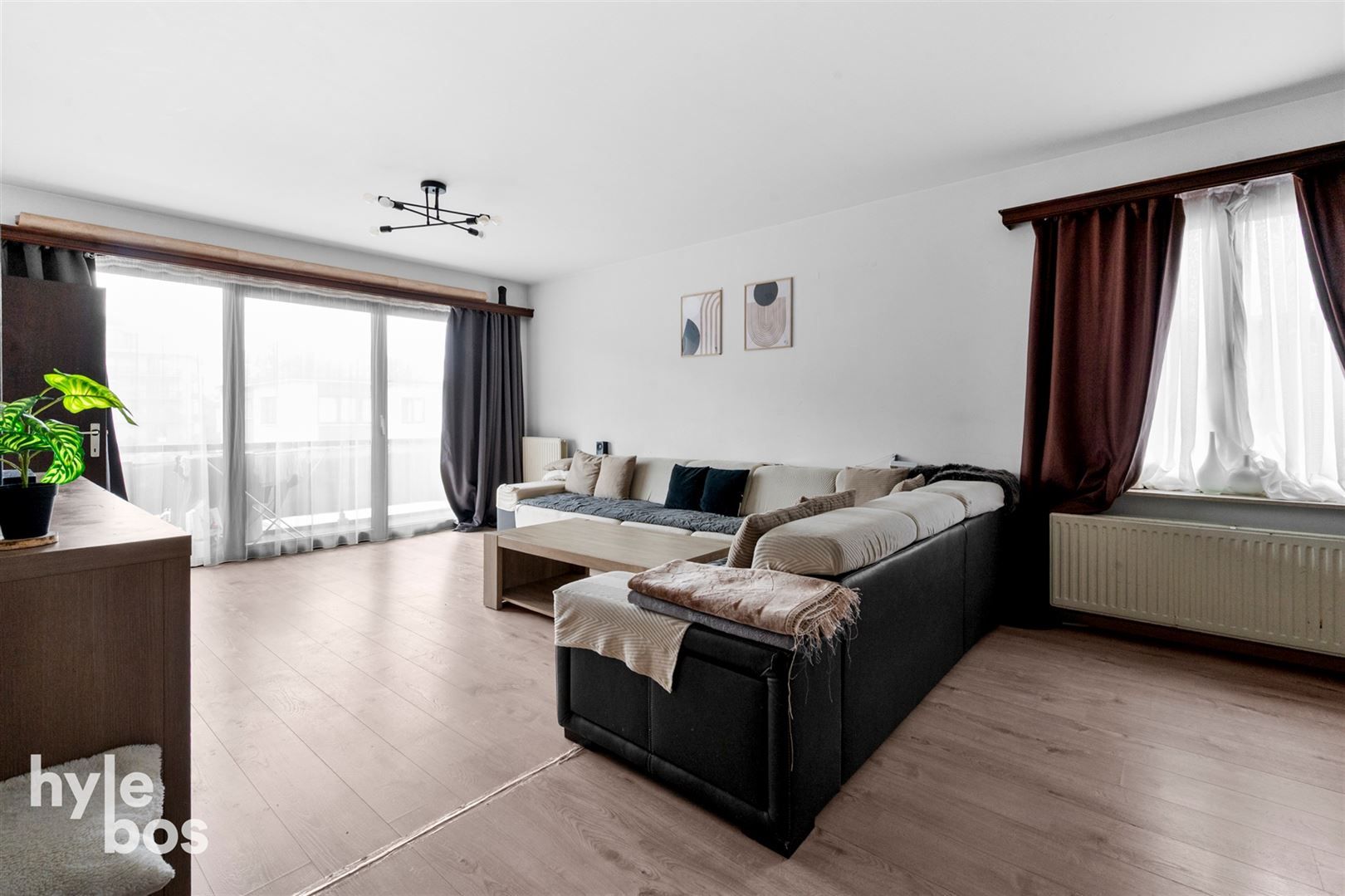 Opbrengsteigendom met 5 ruime appartementen en garages op topligging foto 2