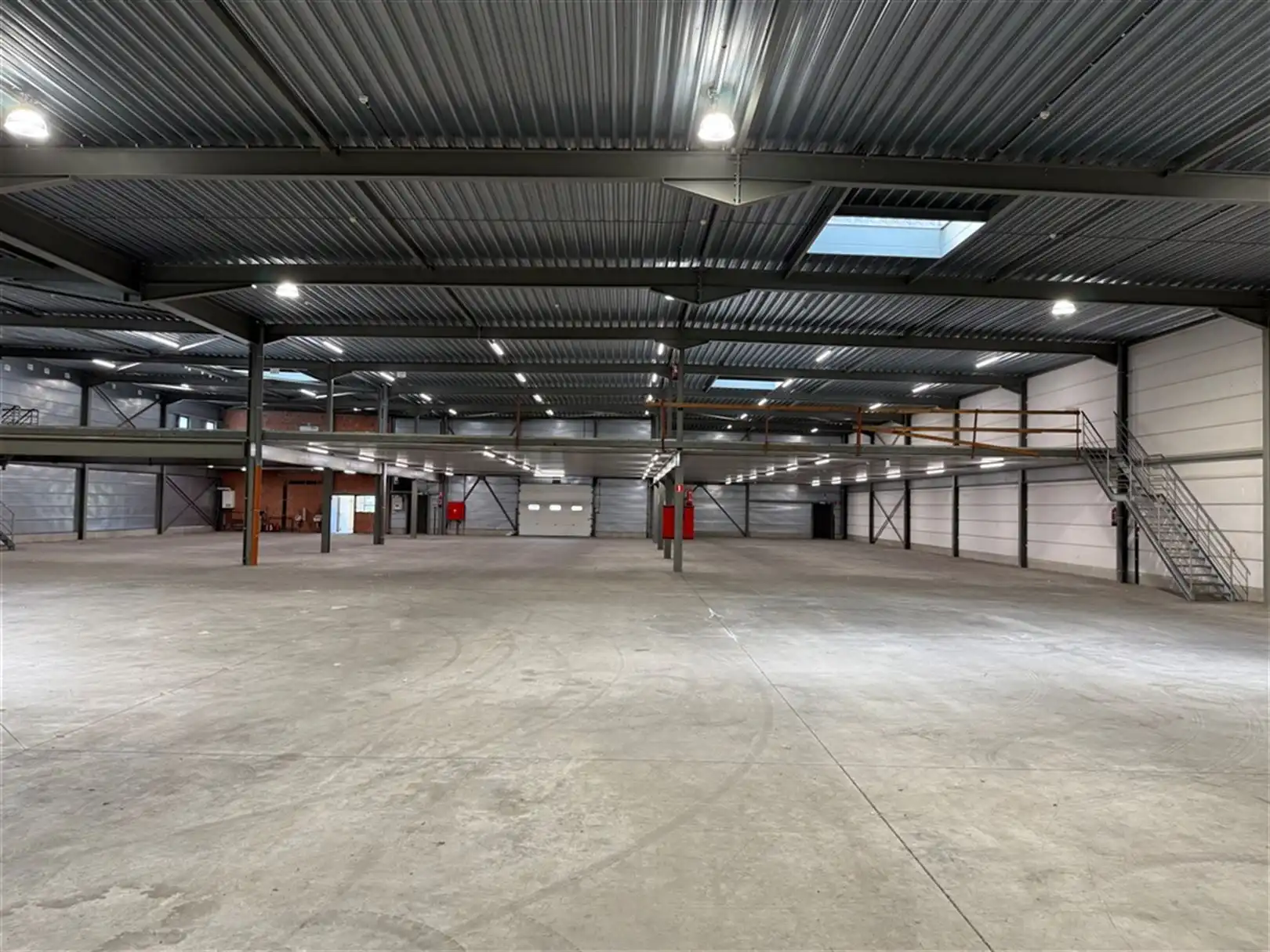 Polyvalent bedrijfsgebouw foto 12