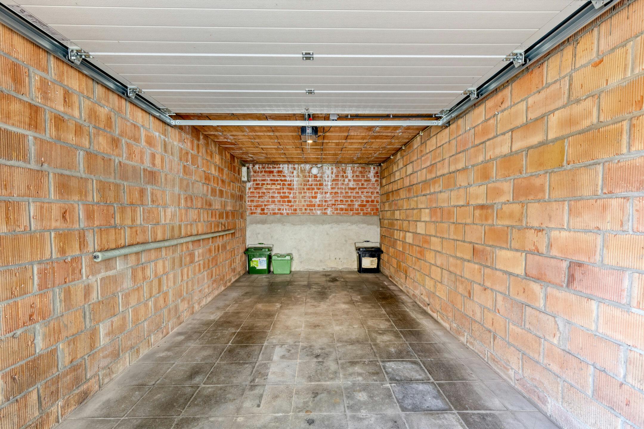 Appartement te koop met 3 kamers en garage in Ieper foto 16