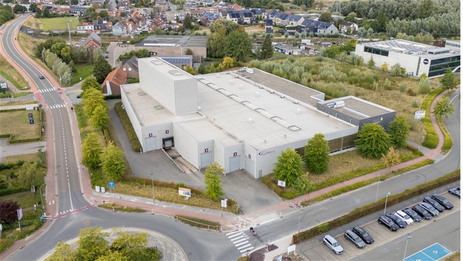 Polyvalent bedrijfsgebouw foto 3