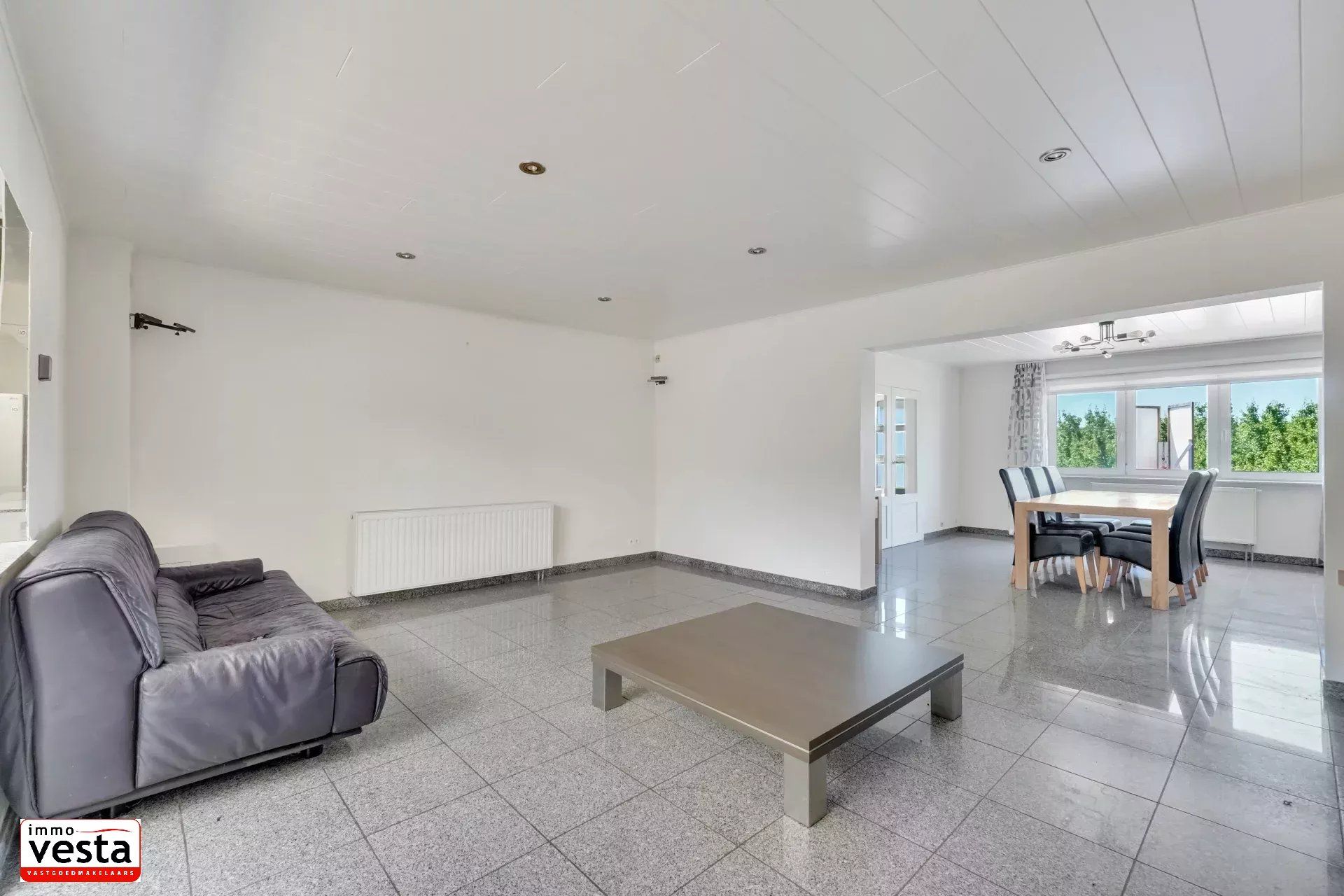 Ruime , landelijk gelegen woning met loods foto 7