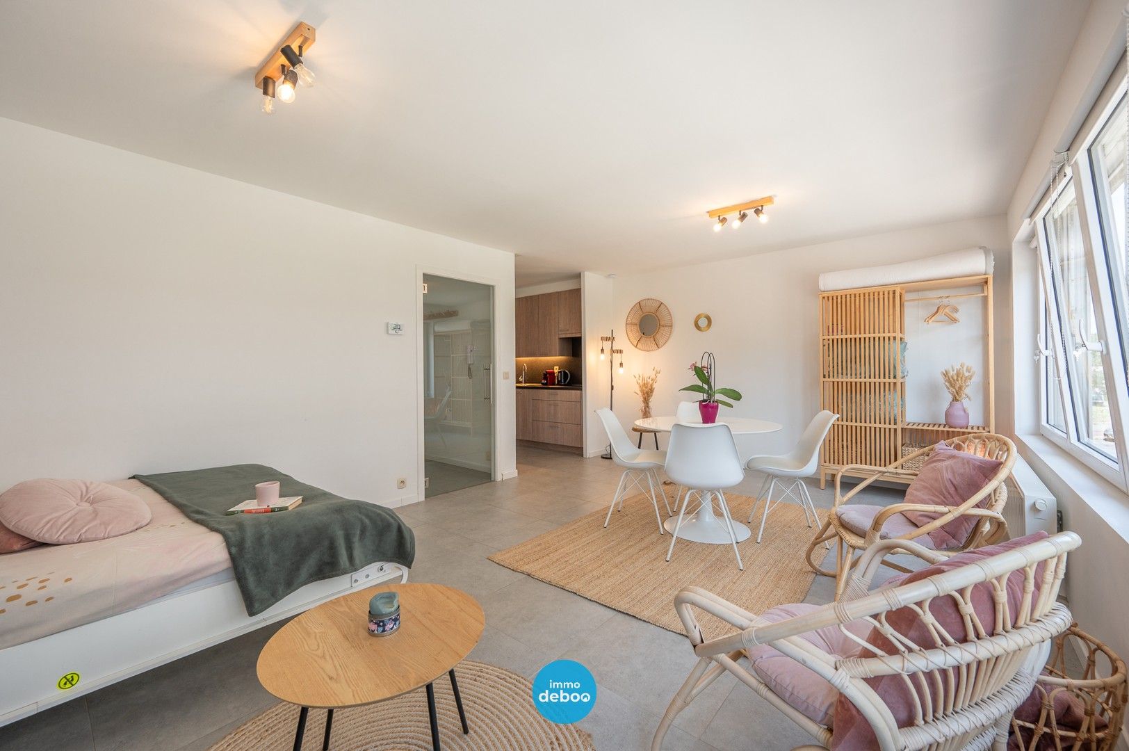 Ruime gerenoveerde studio met zijlings duinzicht foto 6