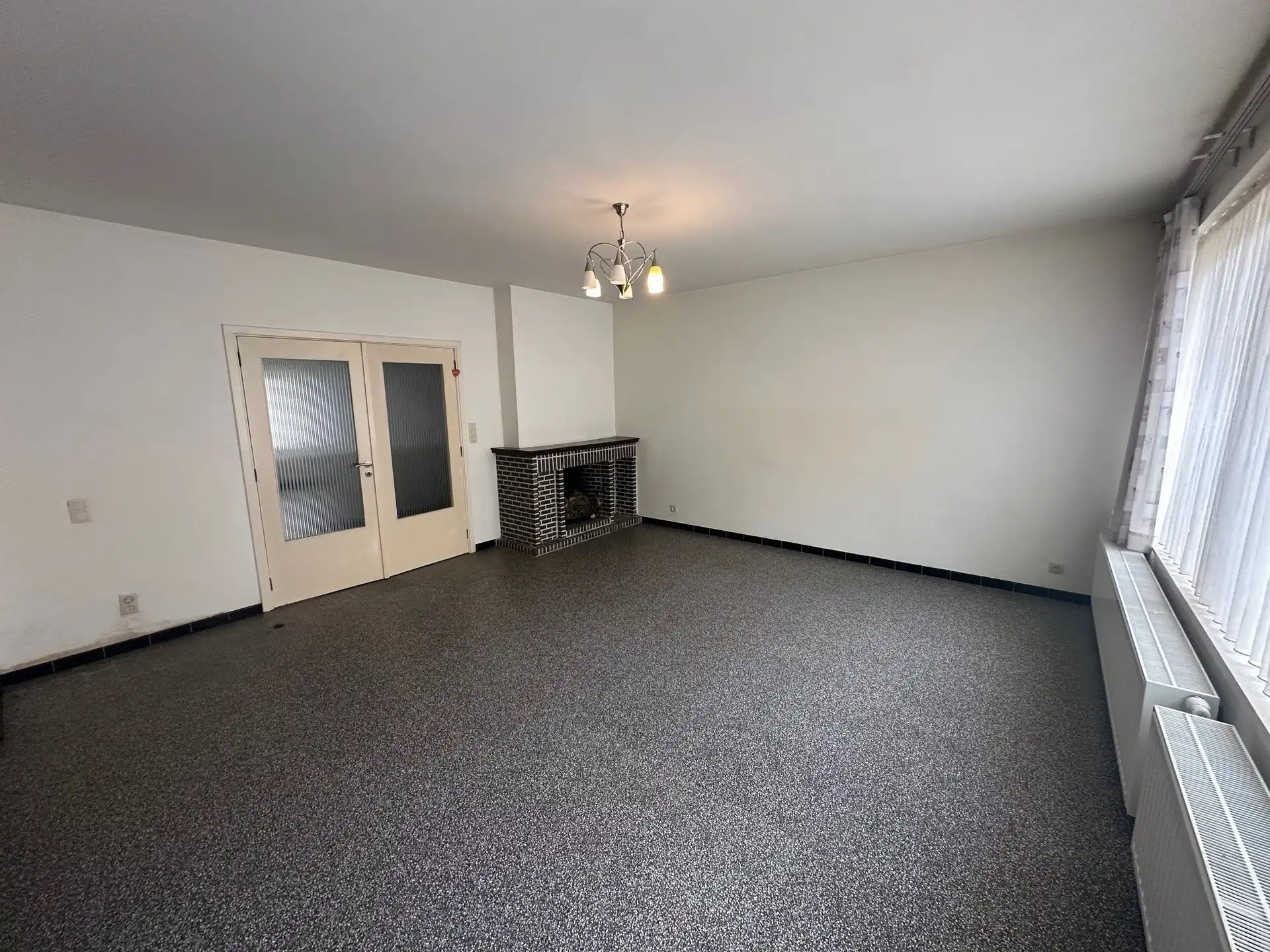 Gelijkvloers appartement met 2 slaapkamers, ruime berging en overdekte autostaanplaats foto 2