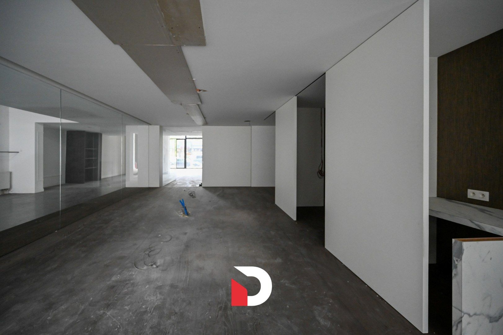 Gerenoveerd handelspand / winkelruimte op een strategische locatie te Assebroek. foto 14