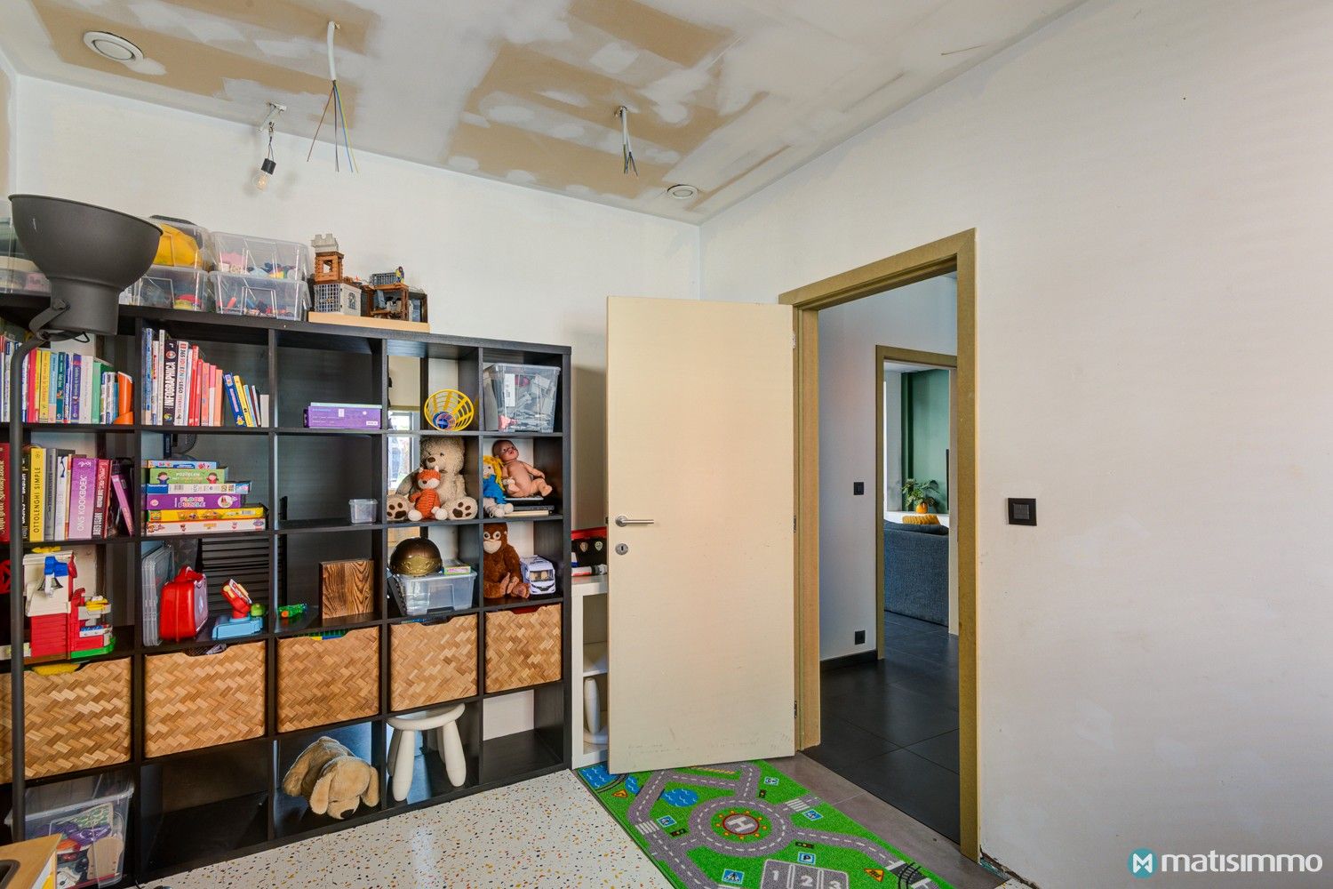 RUIME INSTAPKLARE GEZINSWONING MET 4 SLAAPKAMERS, TUIN EN ZONNEPANELEN foto 16