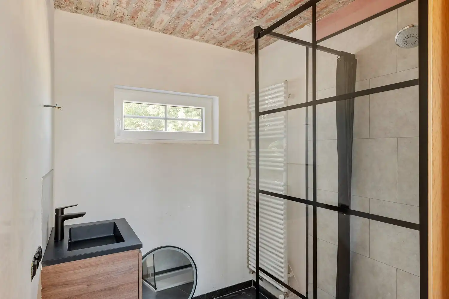 Grotendeels gerenoveerde gezinswoning op een ruim perceel van 1.084 m². foto 14