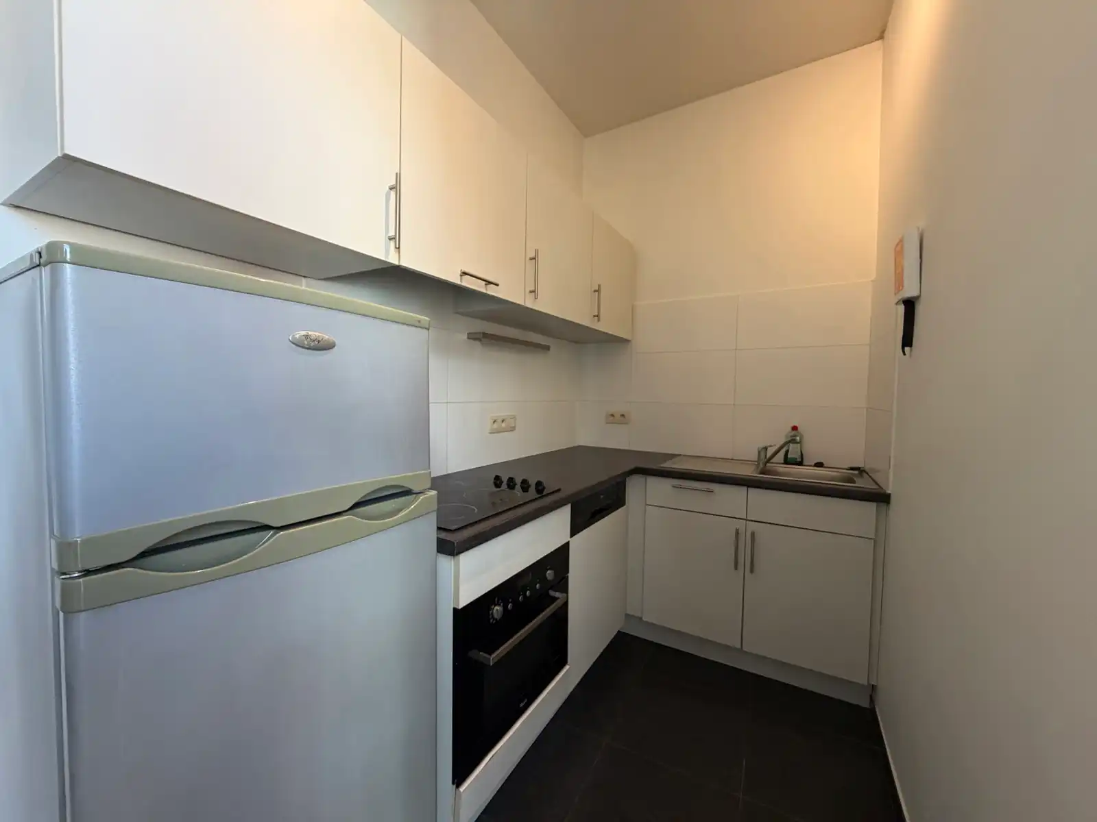 Gemeubeld appartement met terras en 1 slaapkamer te Leuven foto 4