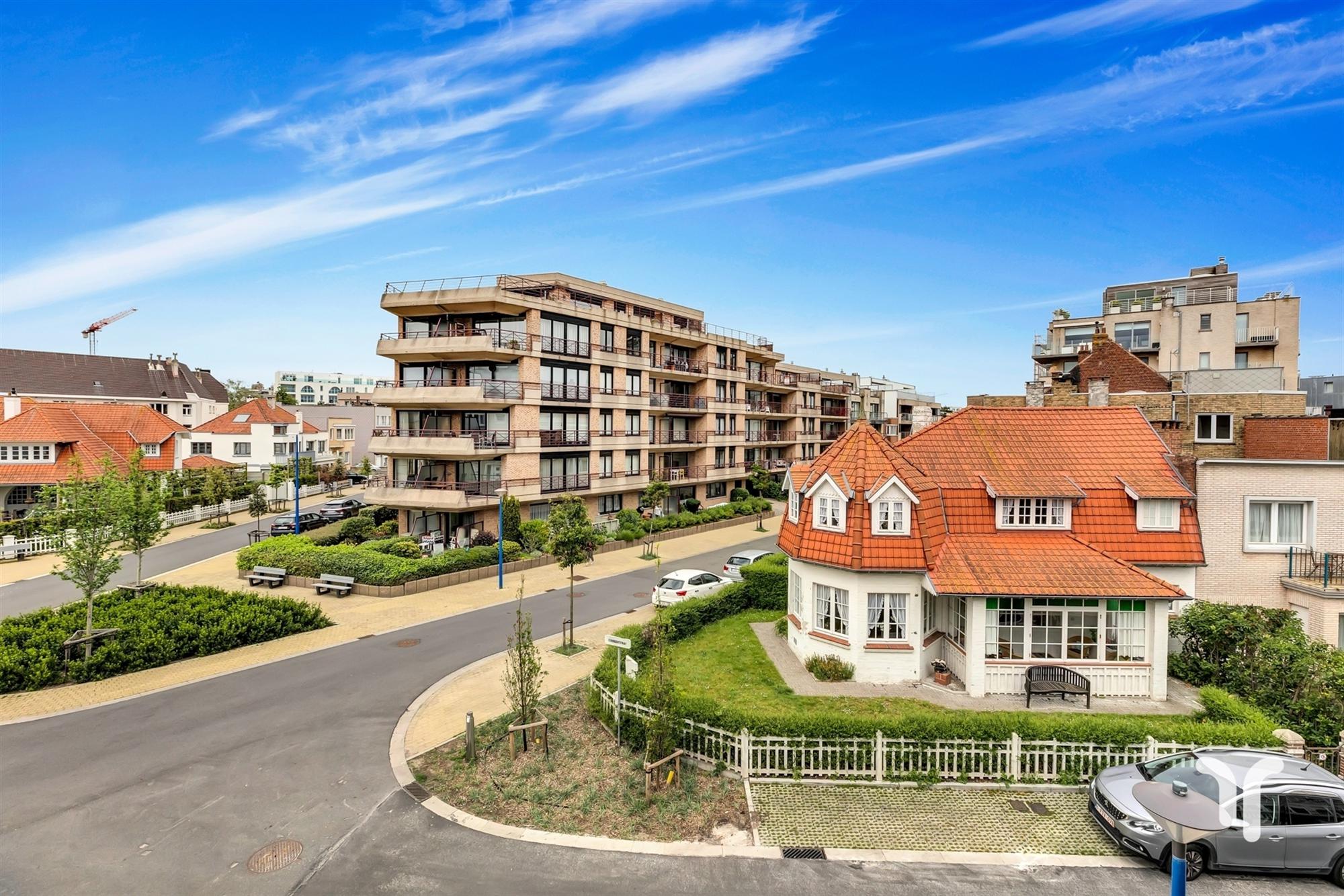 Gerenoveerd gelijkvloersappartement met 2 slaapkamers en ruim terras op enkele wandelpassen van centrum en zee foto 5