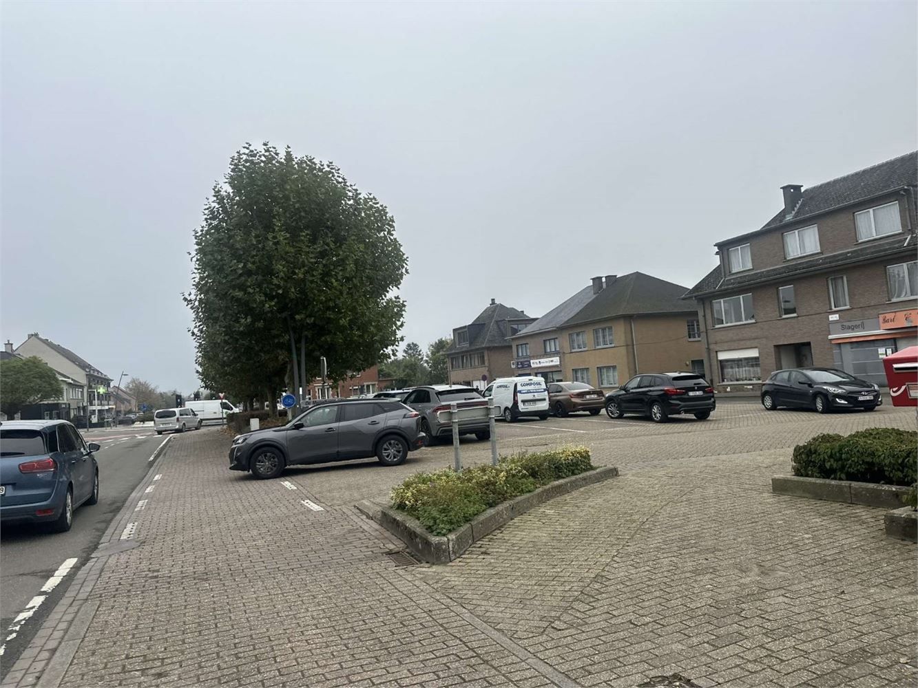 COMPLEET VERNIEUWD EN INSTAPKLAAR COMMERCIEEL GELIJKVLOERS foto 21