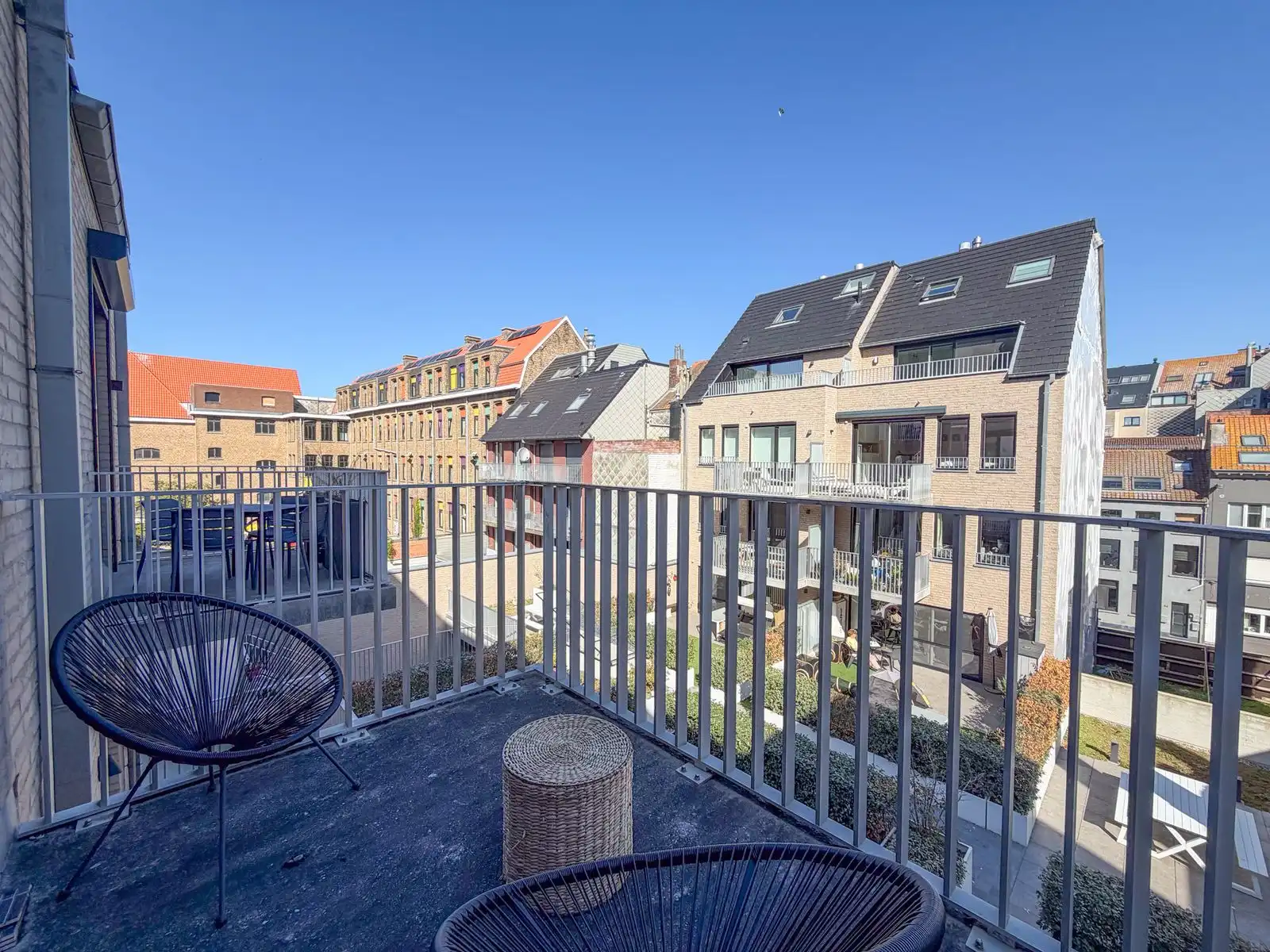 Jonge residentie met 2 slaapkamers en 2 terrassen foto 11