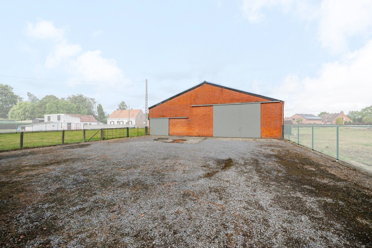 Alleenstaande woning met magazijn. foto 17