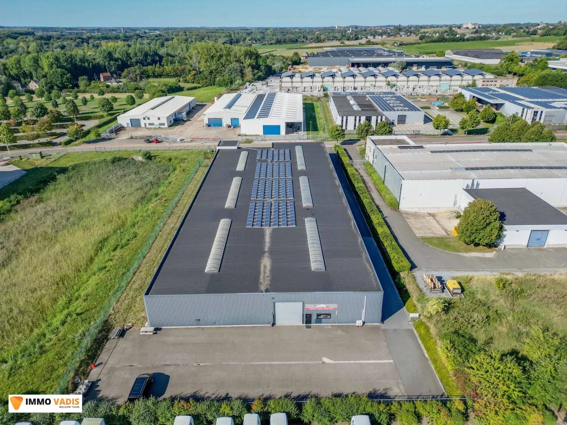 Industrieel gebouw 1500 m² op strategische locatie foto 2