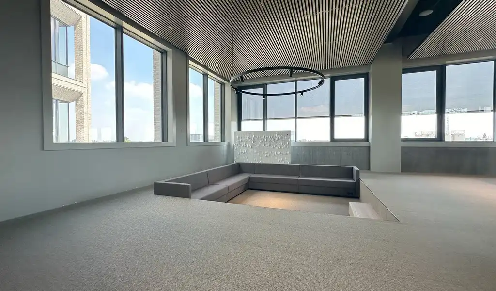 Prachtig gemeubelde kantoren met dienstverlening In The Yard in Drongen foto 9