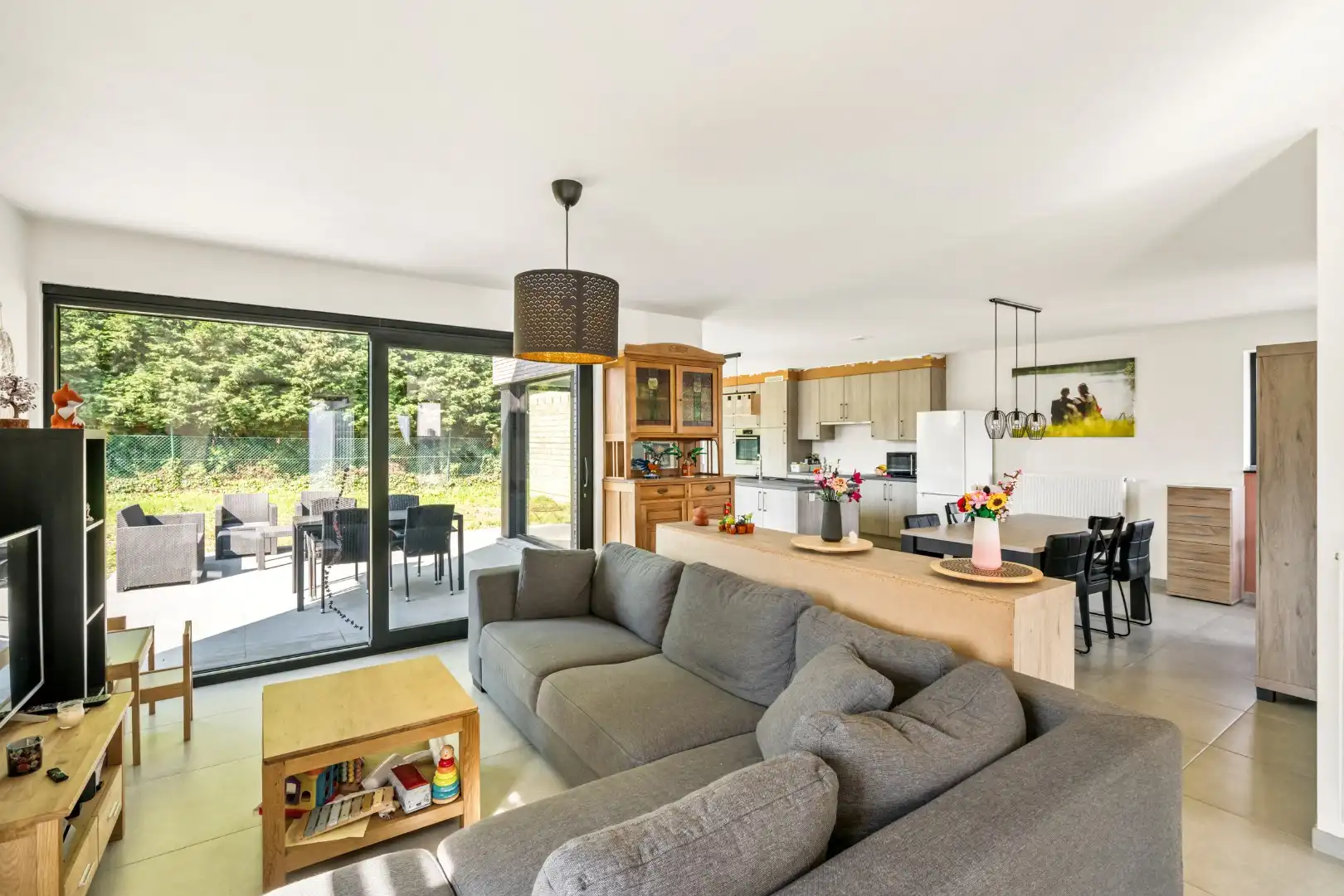 Recente villa met 3 slaapkamers, garage en zonnige tuin op een rustige ligging bij Ieper-centrum foto 6