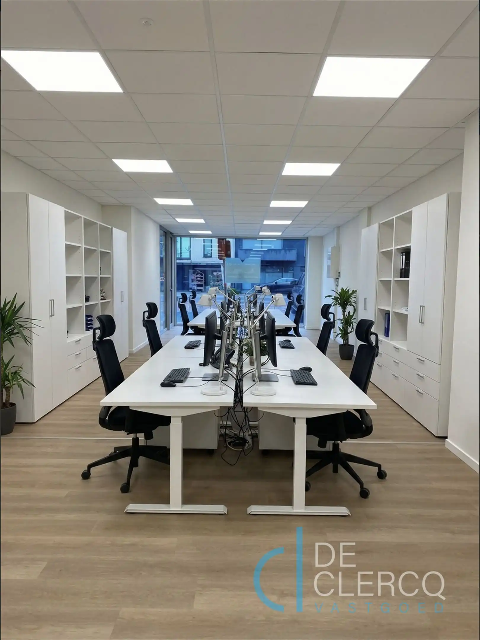 Nieuw, ruim kantoor met parking te huur centrum Lochristi!  foto 3