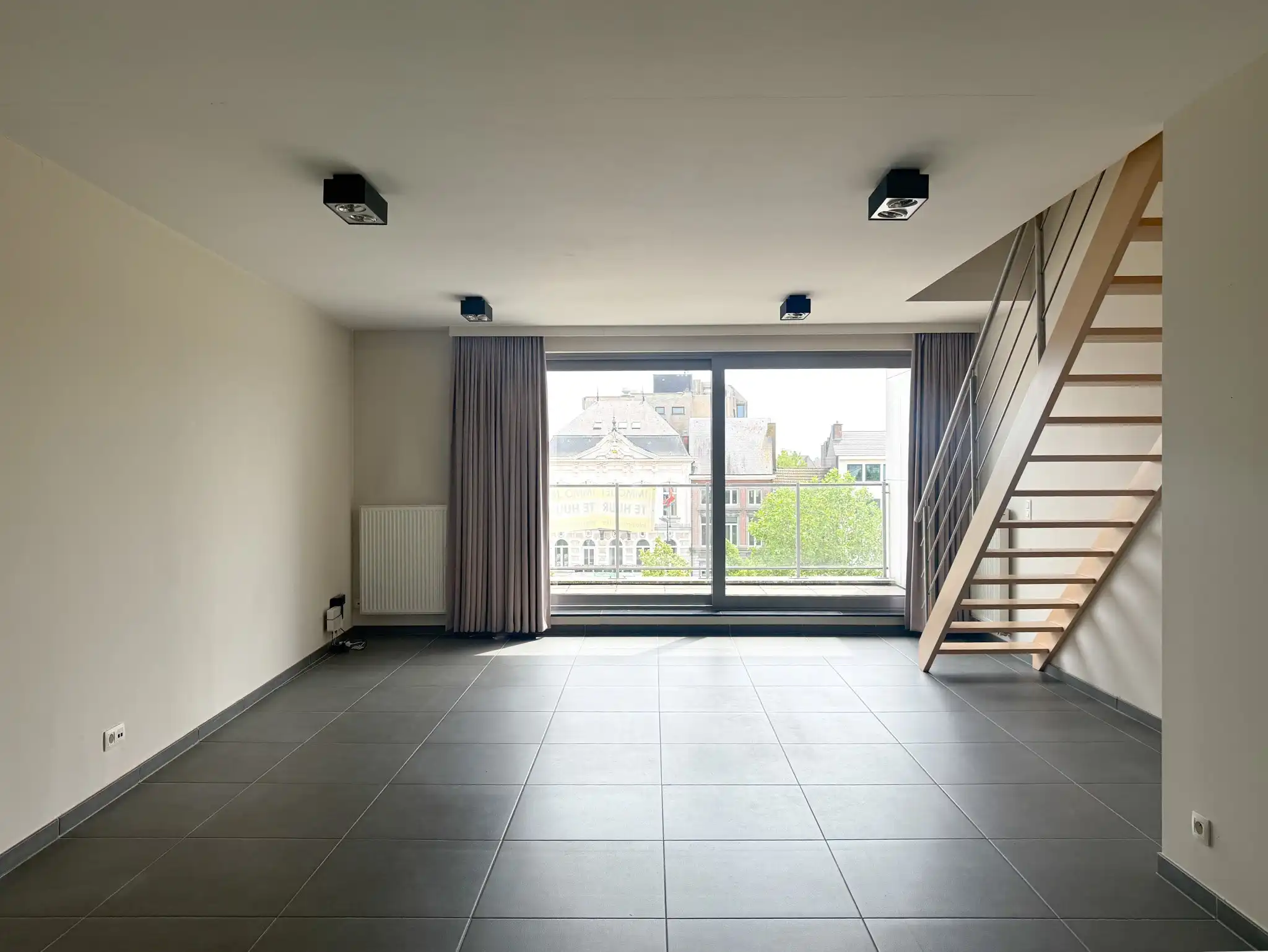 Duplexappartement met 2 slaapkamers op de Grote Markt van Beveren foto 3