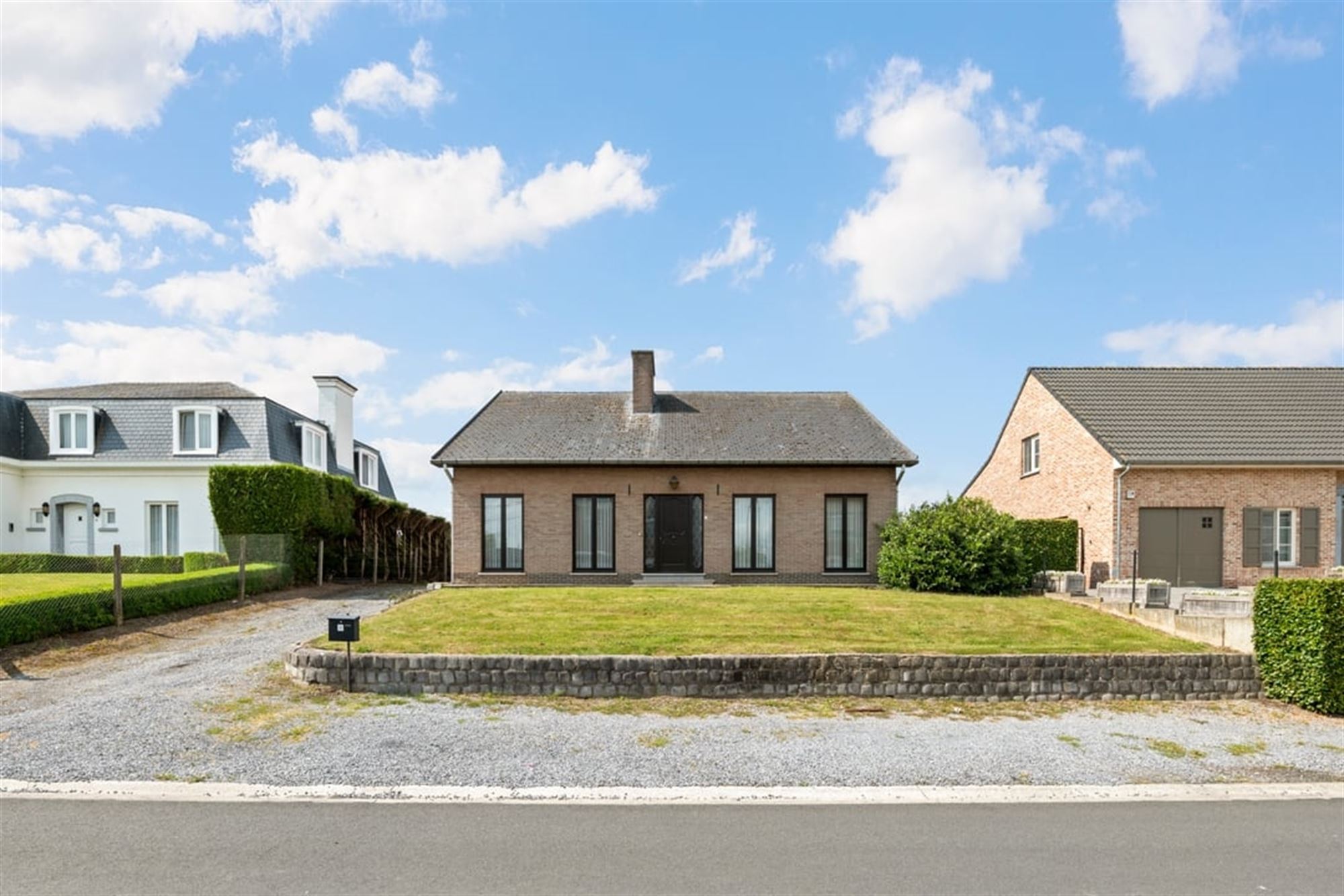 Hoofdfoto van de publicatie: OP TE FRISSEN GELIJKVLOERSE WONING OP EEN PERCEEL VAN 14A53CA IN BRUSTEM