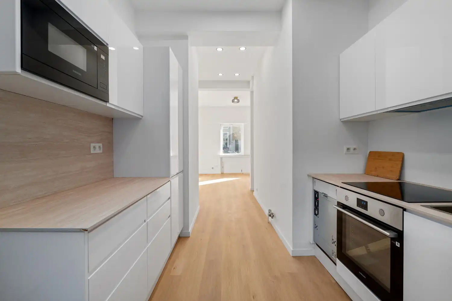 Volledig gerenoveerd gelijkvloersappartement met privatieve koer op topligging tussen het Brugmannplein en het Kasteleinsplein foto 5