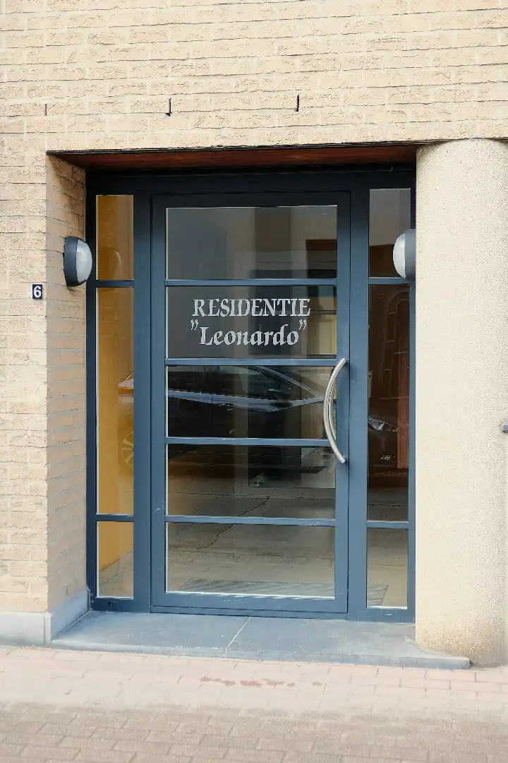 Appartement op de 1e verdieping met 2 slaapkamers + GARAGE foto 2