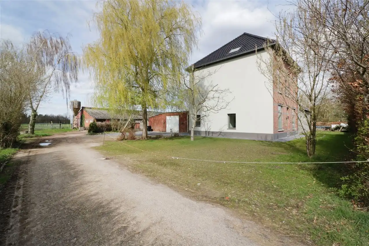 Gerenoveerde woning met 4 slpk, tuin, garage foto 50