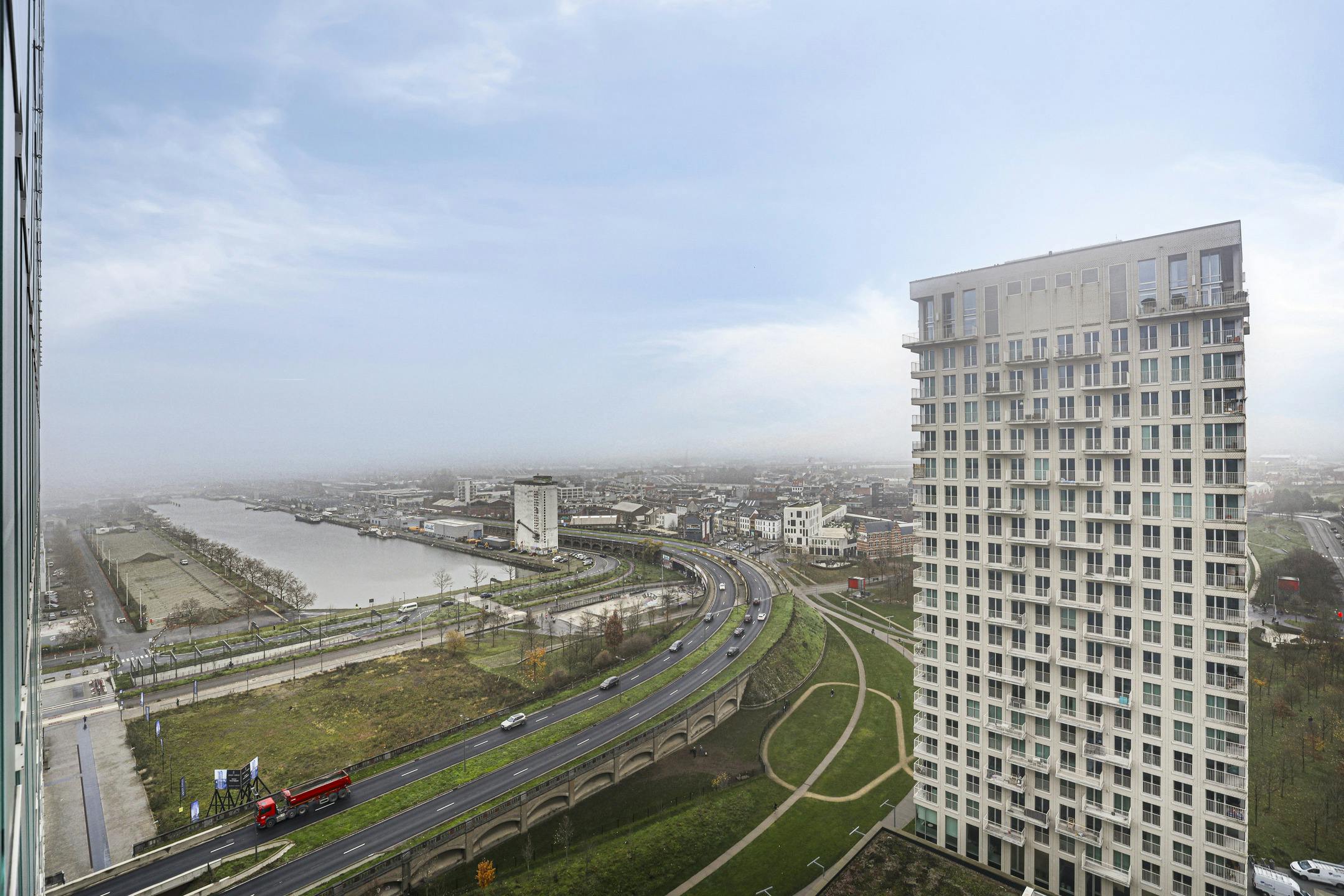 Instapklaar 2 slaapkamer appartement te koop in Antwerpen foto 18