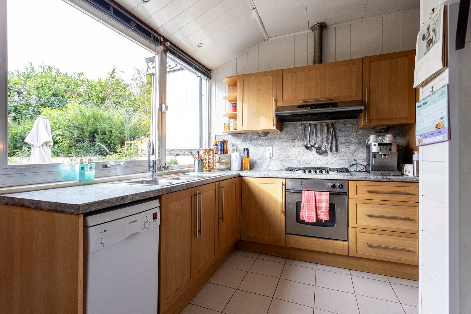 Prachtige woning met 4 slaapkamers en tuin! foto 13
