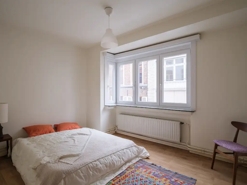 Lichtrijk 2-slpk hoekappartement nabij de Coupure in centrum Gent. foto 9