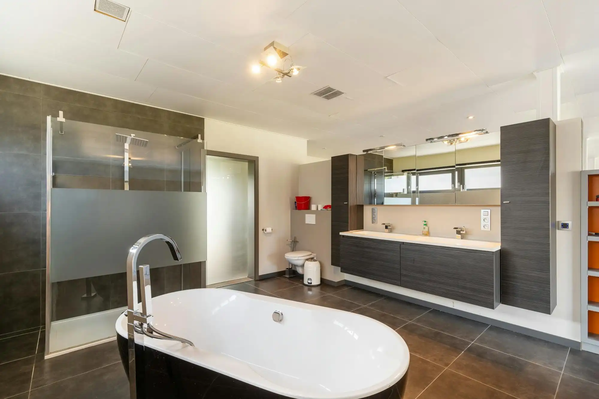 Ruime villa met tuin & 2 garages, ideaal als kangoeroewoning foto 17