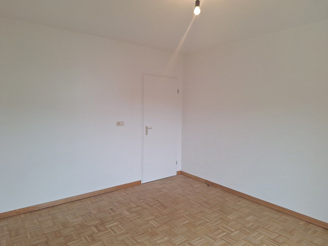 Knap gerenoveerd en perfect gelegen appartement in Genk CENTRUM met AUTOSTANDPLAATS foto 10