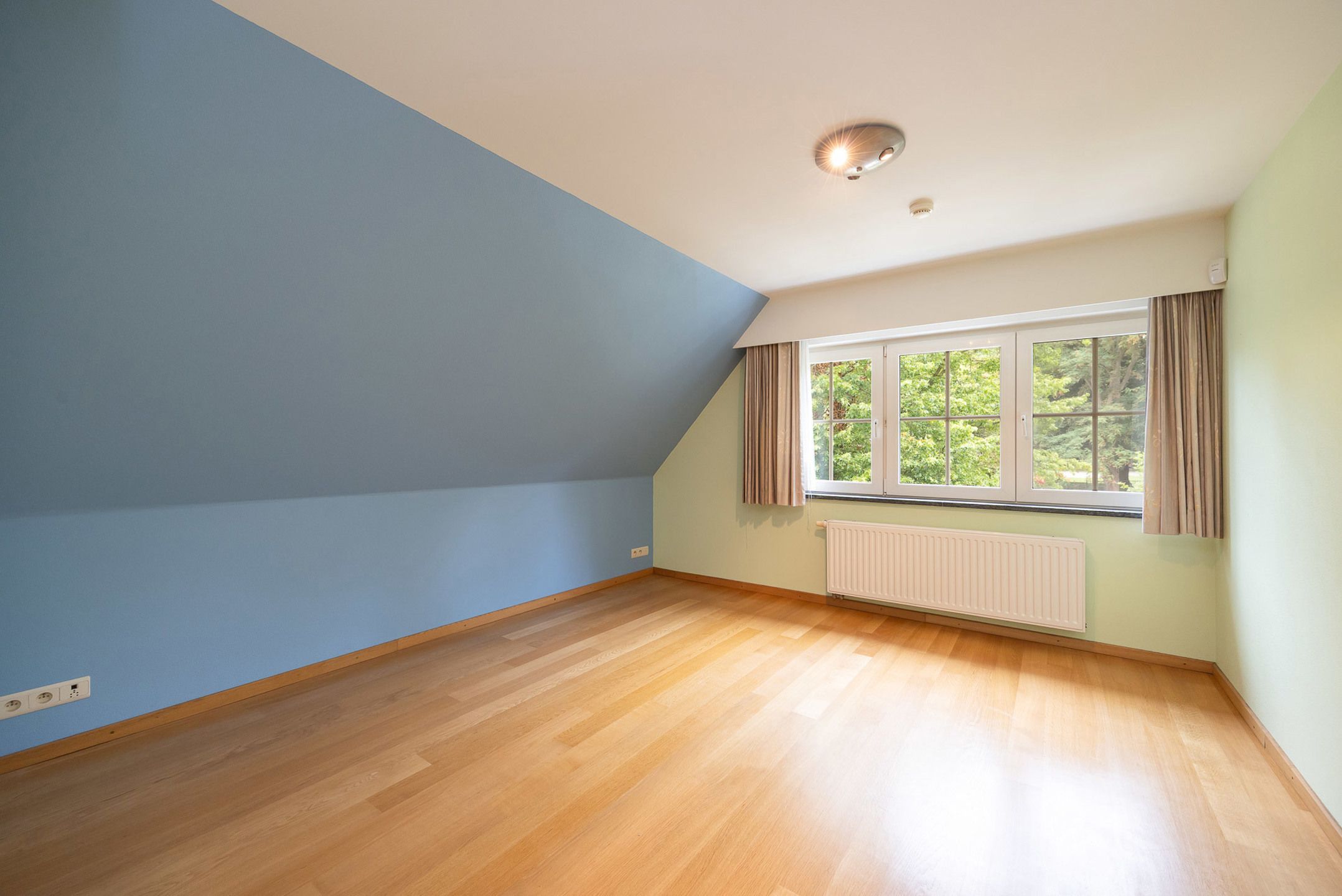 Charmante rietgedekte HOB met garage foto 25
