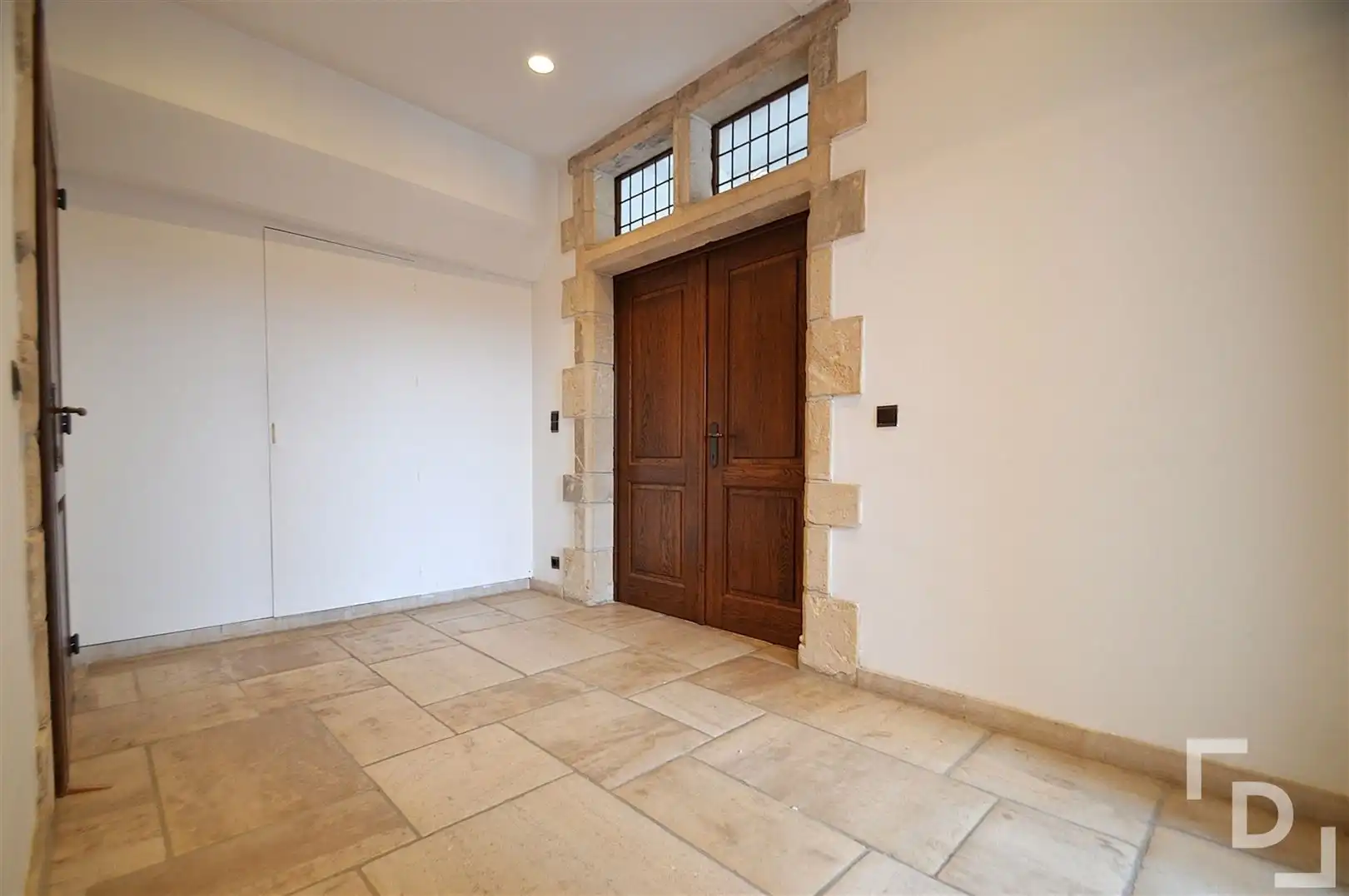 Ruim appartement op toplocatie te huur in Ieper foto 8