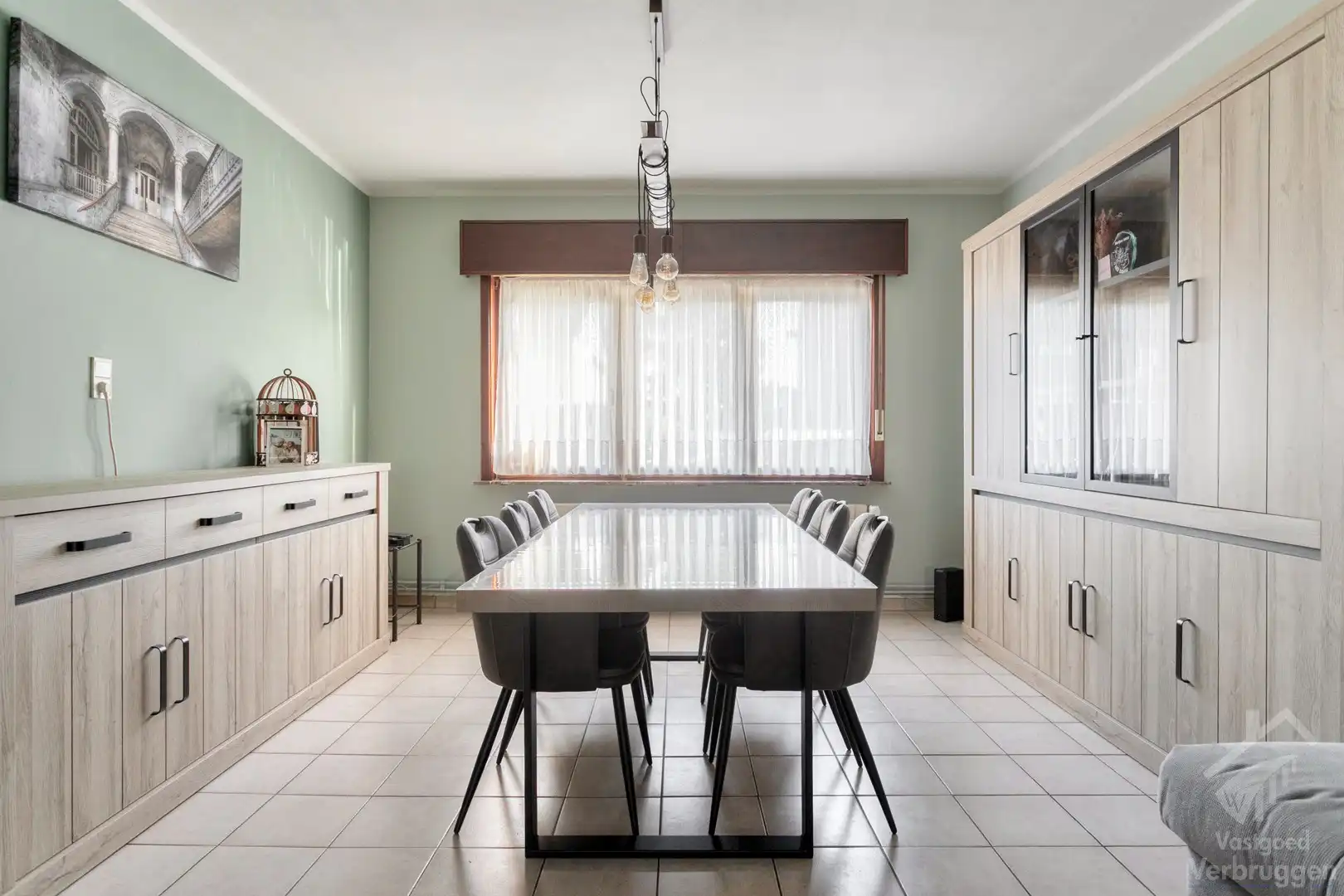 Ruime woning met 5 slaapkamers en 2 parkeerplaatsen foto 5