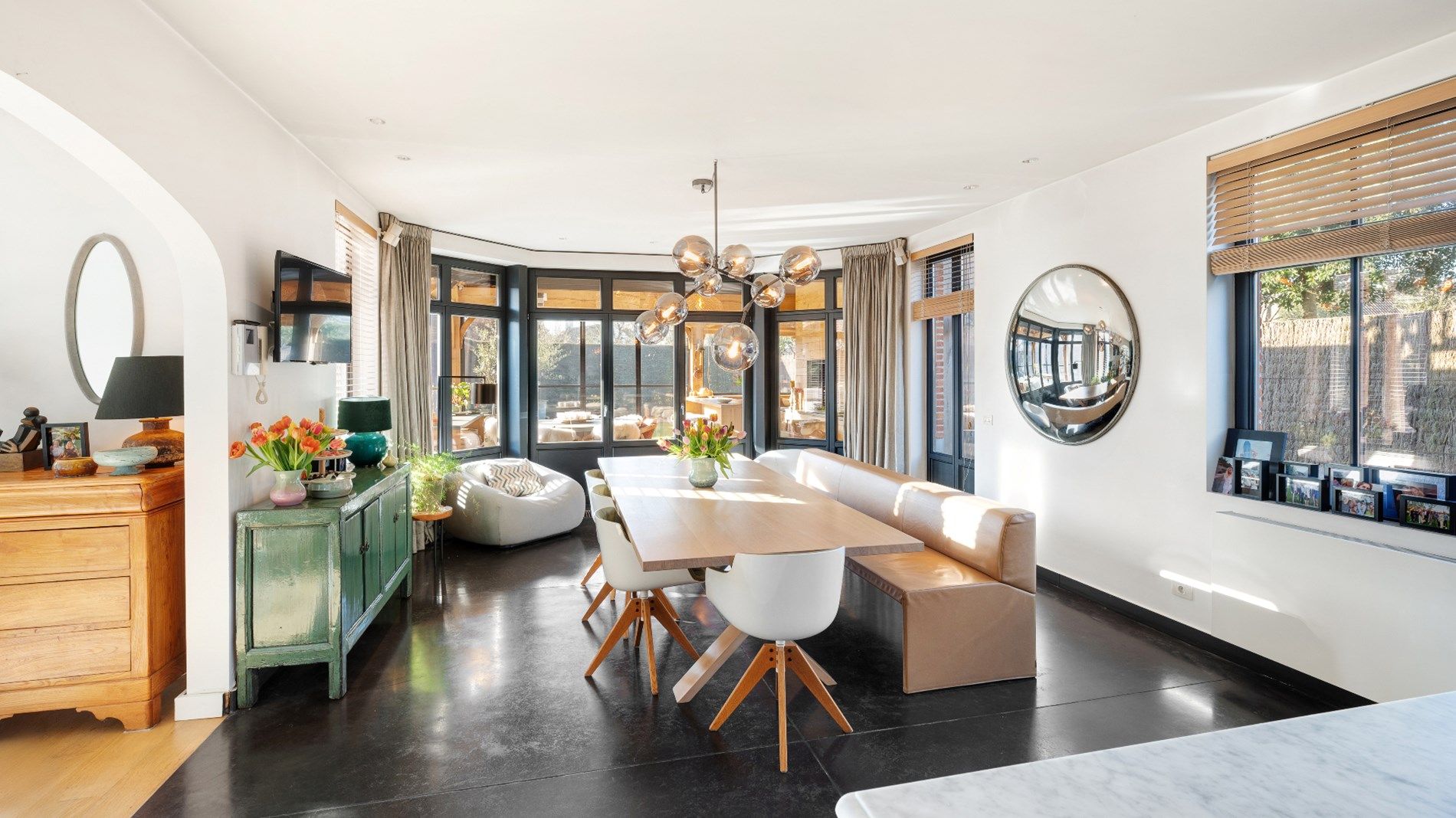 Luxueus afgewerkte villa met  buitenzwembad. foto 10