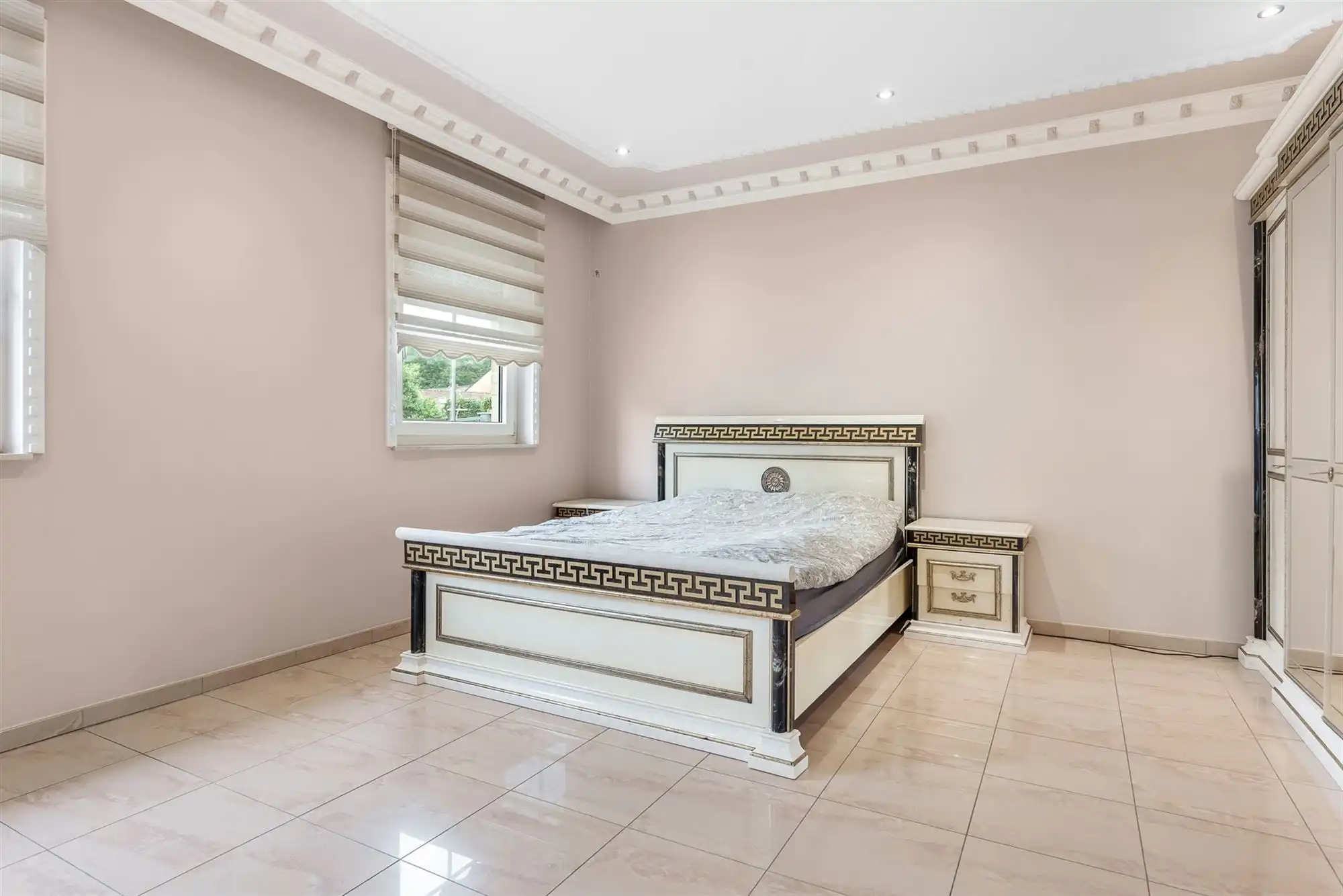 ZEER RUIME, GOED ONDERHOUDEN WONING (269M²) MET 4 SLAAPKAMERS EN RUIME GARAGE OP EEN PERCEEL VAN 10ARE TE BEVERLO foto 10