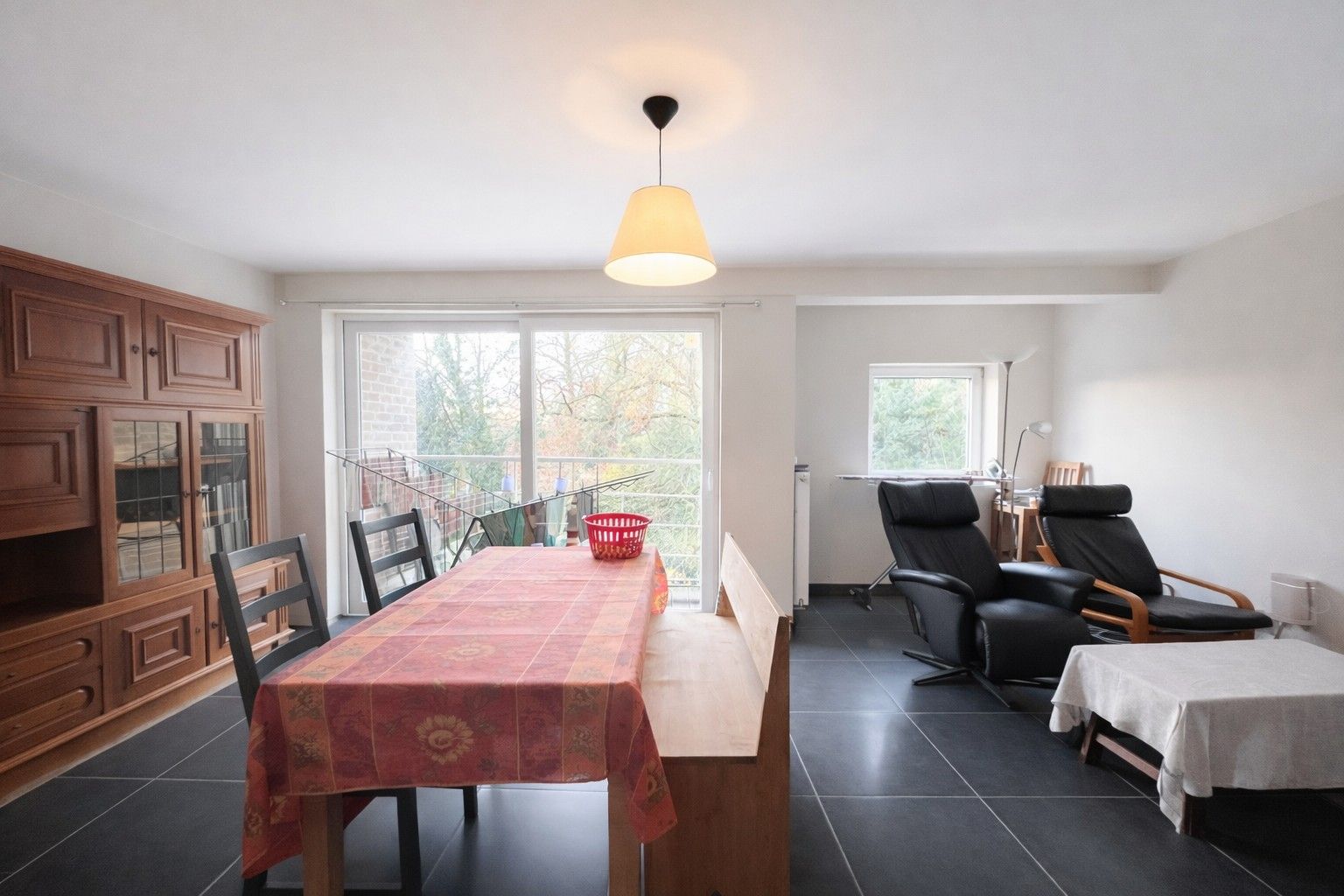 Lichtrijk appartement nabij dorpsplein Moerbeke foto {{pictureIndex}}