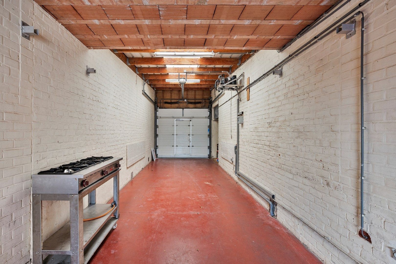 COMMERCIËLE HANDELSWOONST MET 3 SLPKS, GROTE GARAGE EN GUNSTIG EPC foto 20