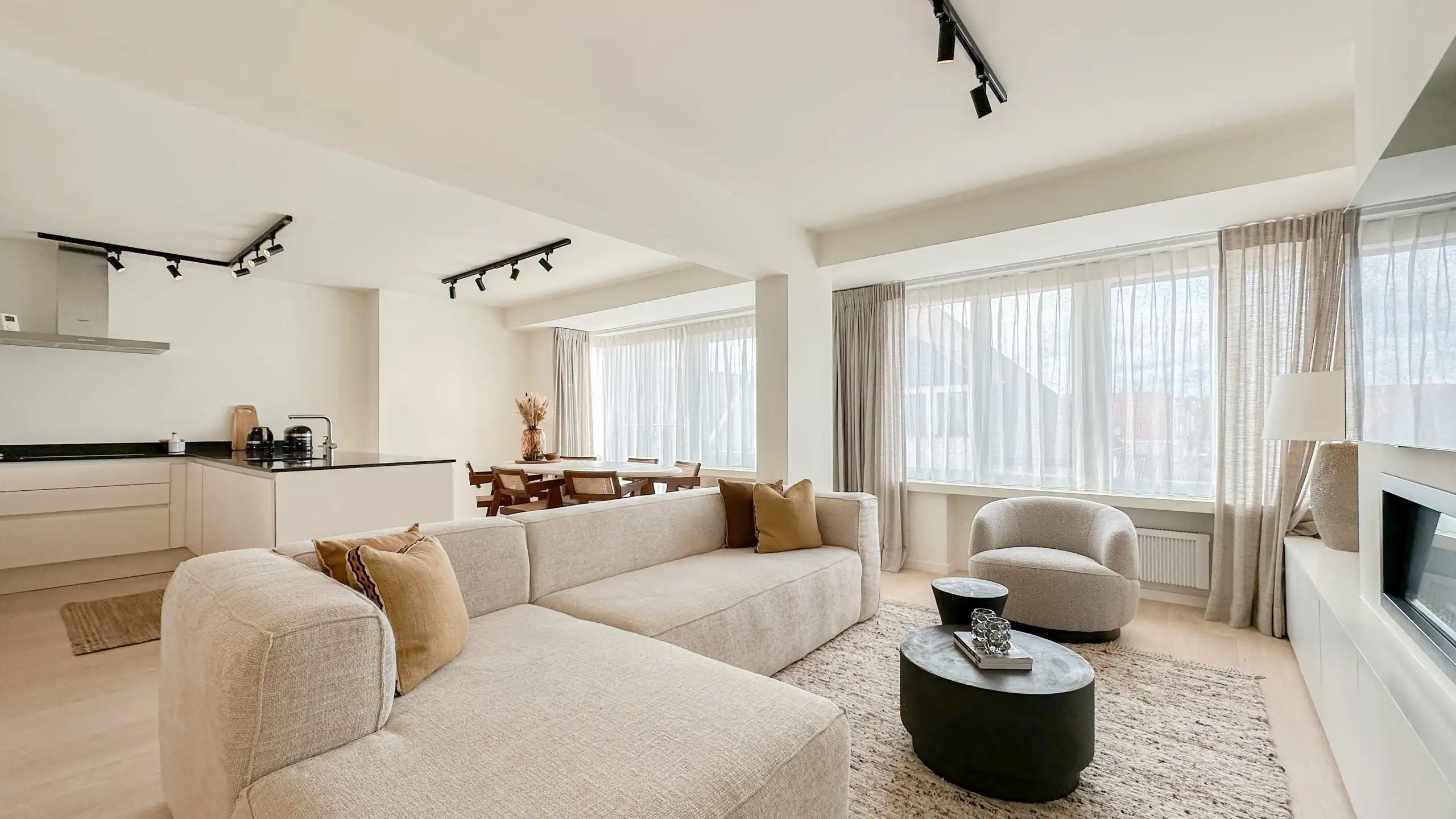 Ruim en lichtrijk 3-slpk. appartement nabij Groentenmarkt foto 6