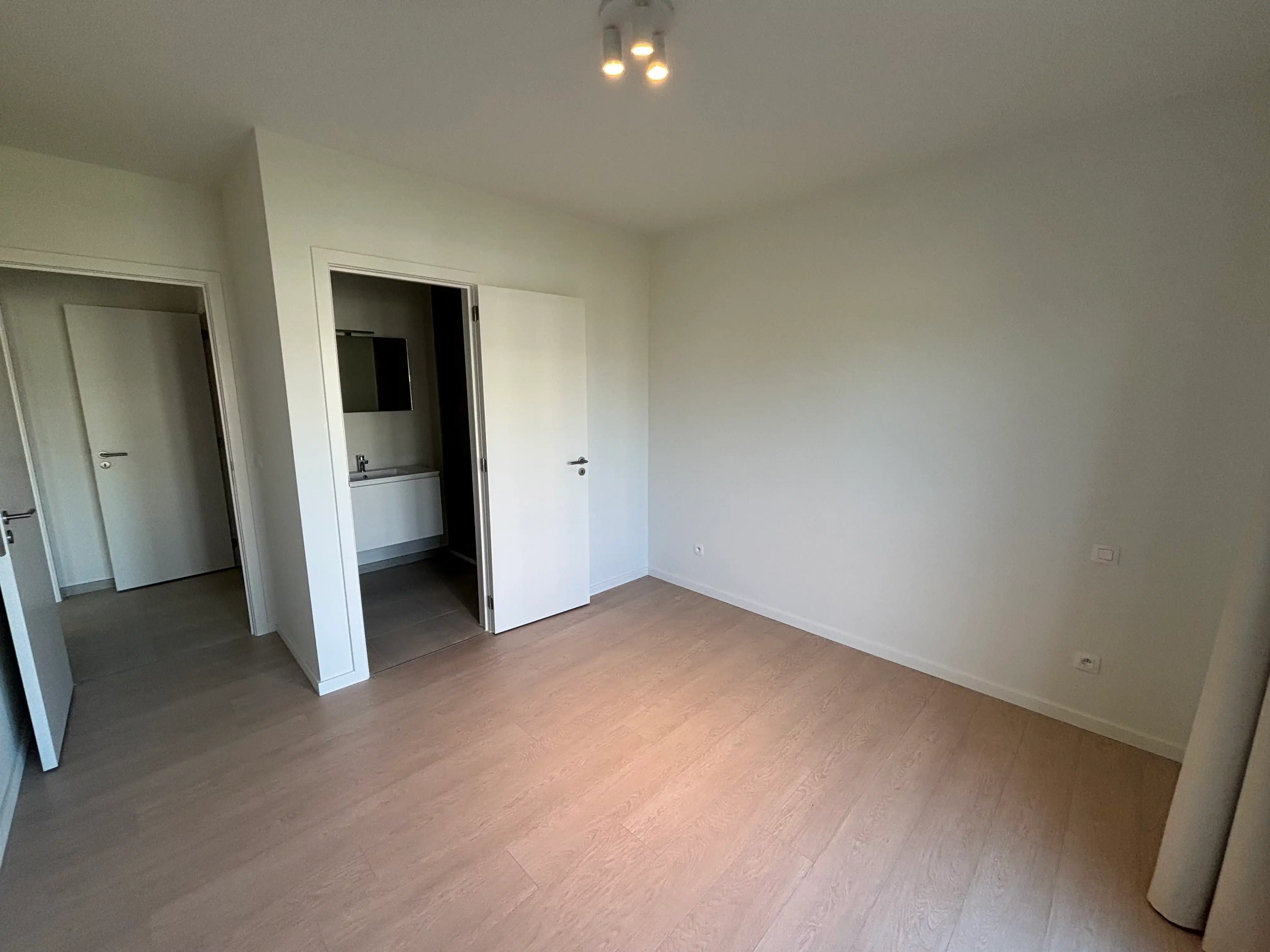 1-slaapkamer appartement met terras en parking foto 15