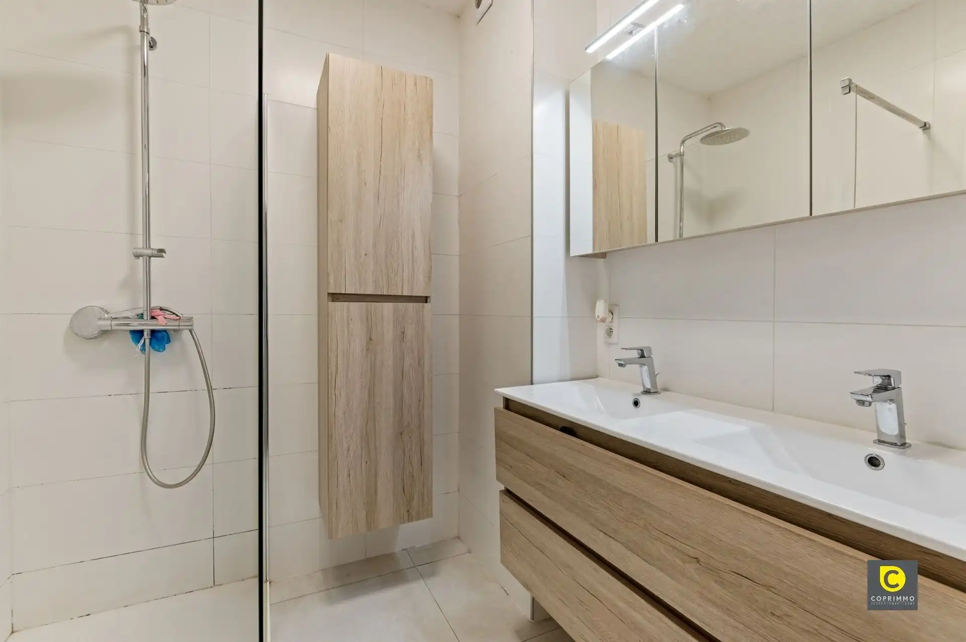 Verzorgd gebouw met 3 appartementen foto 12